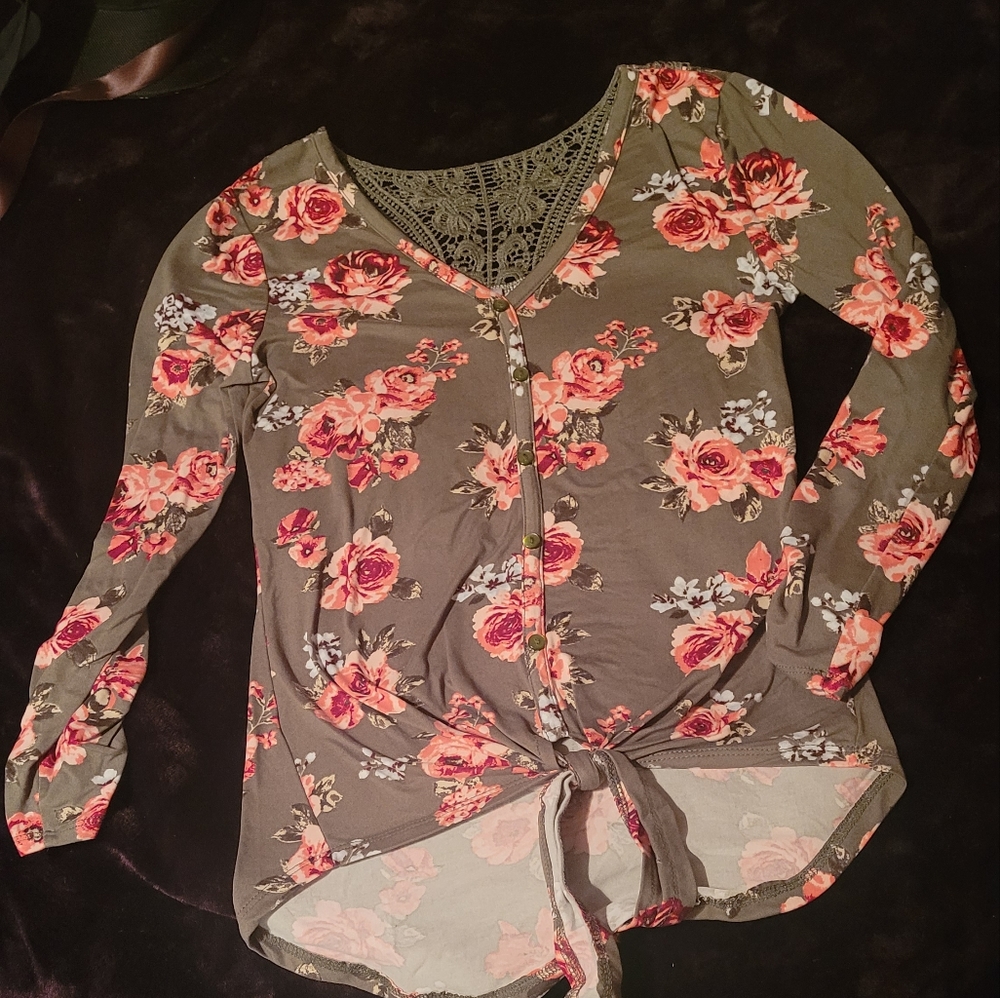 XSmall floral 3 quarter sleeve top